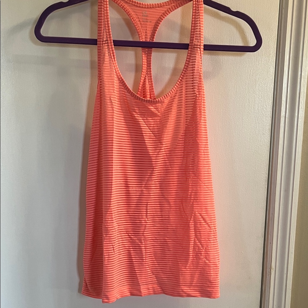 GapFit athletic top in peach 🍑